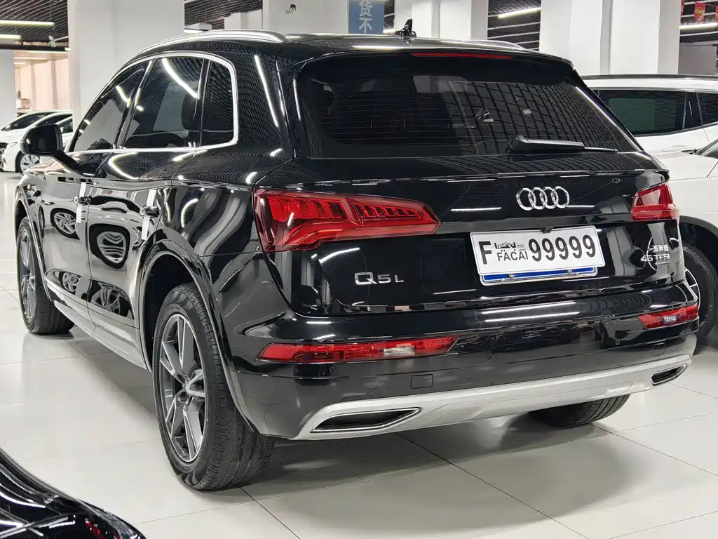 Audi Q5L — фото 4