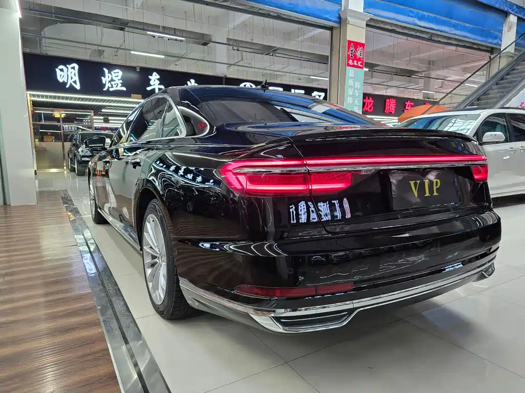 Audi A8 — фото 4
