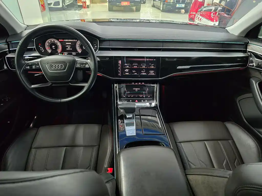 Audi A8 — фото 6