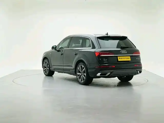 Audi Q7 — фото 5