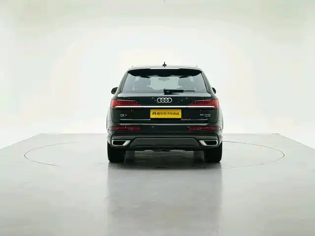 Audi Q7 — фото 6