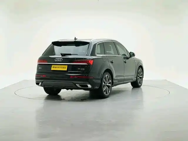 Audi Q7 — фото 7