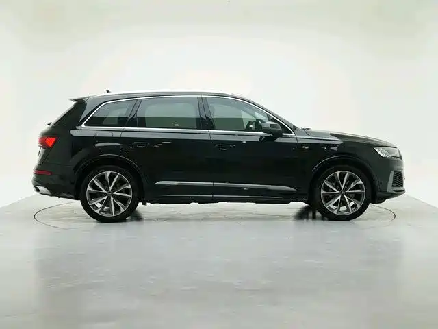 Audi Q7 — фото 8