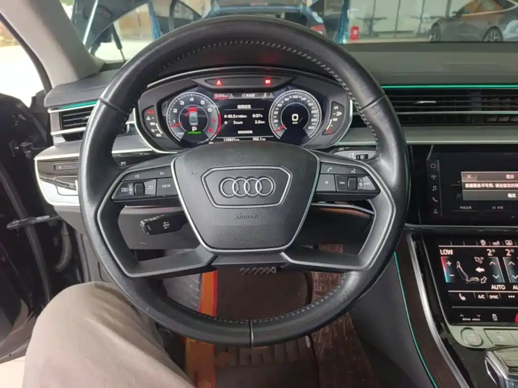 Audi A8 — фото 10