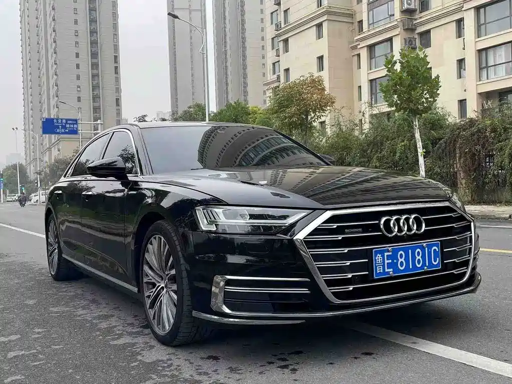 Audi A8 — фото 3