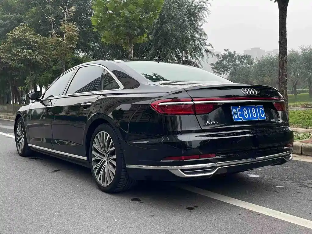 Audi A8 — фото 7