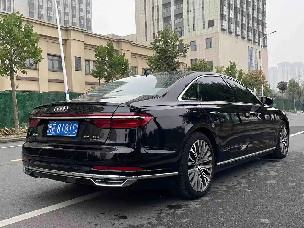 Audi A8 — фото 9