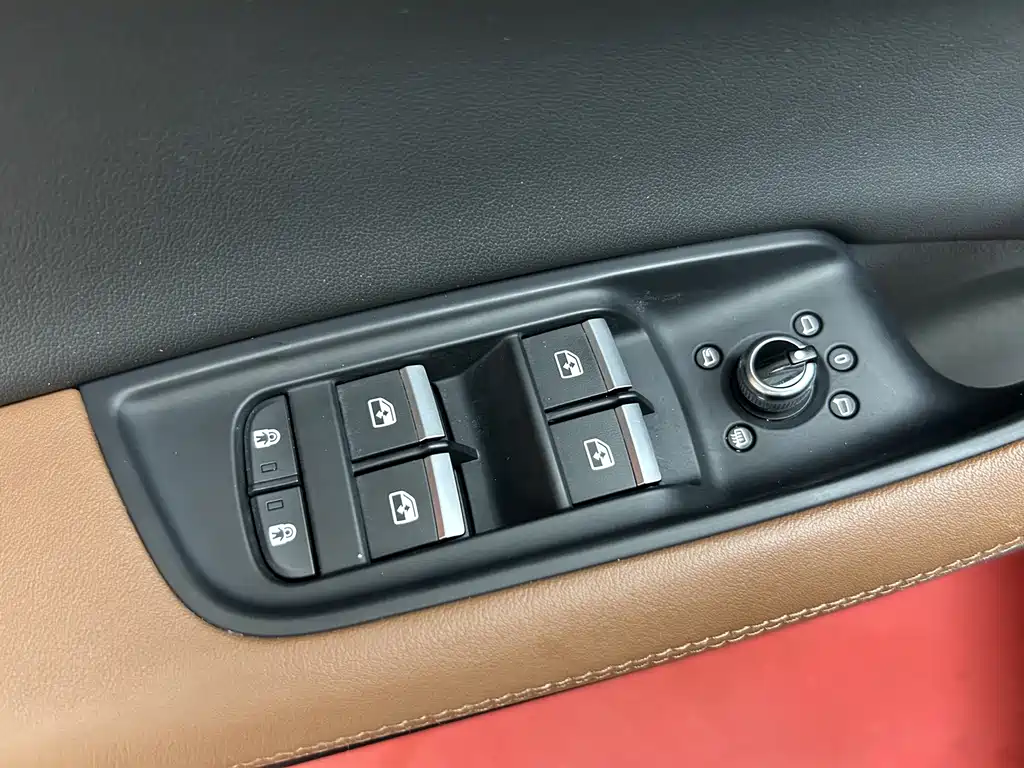Audi Q7 — фото 11