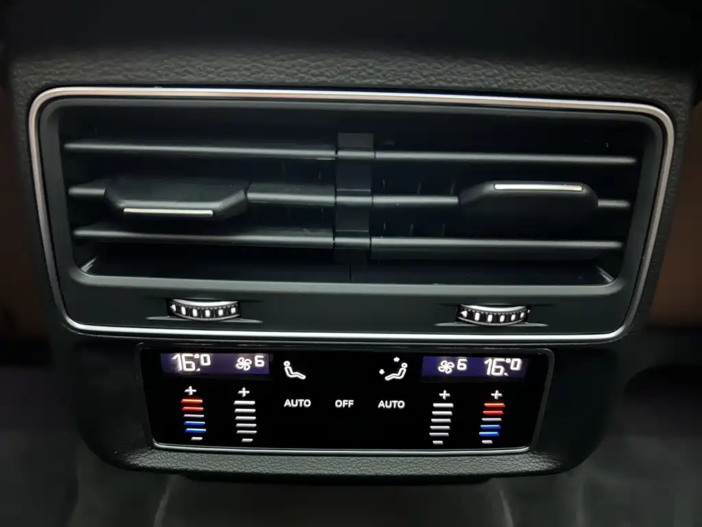 Audi Q7 — фото 19