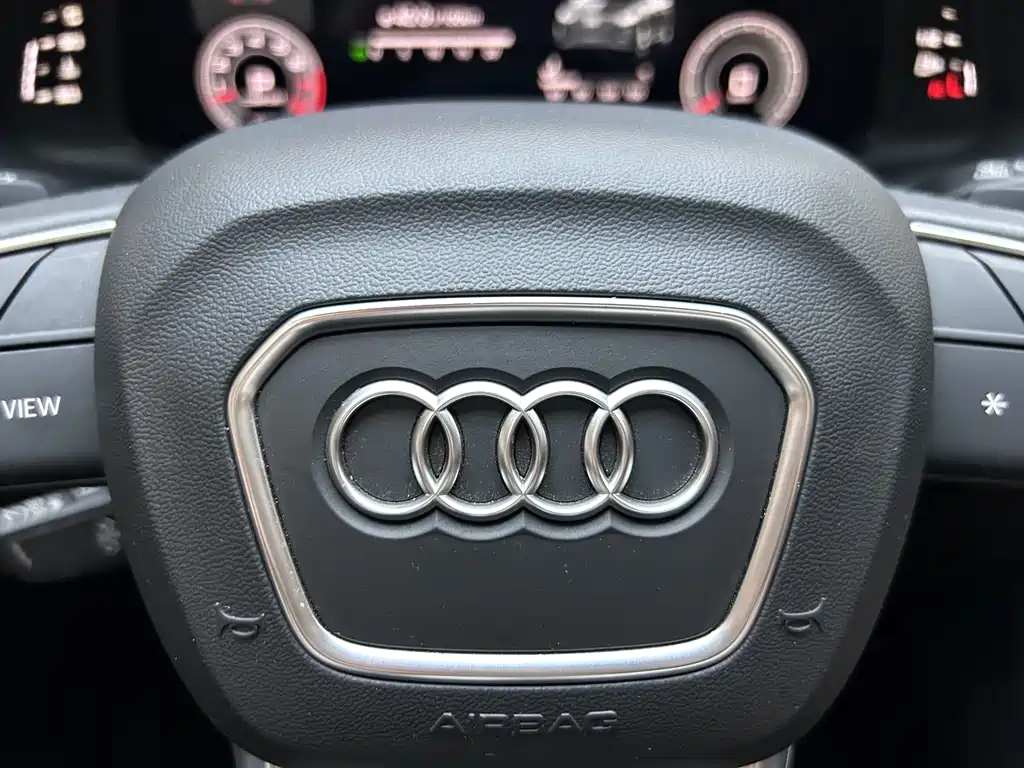 Audi Q7 — фото 25