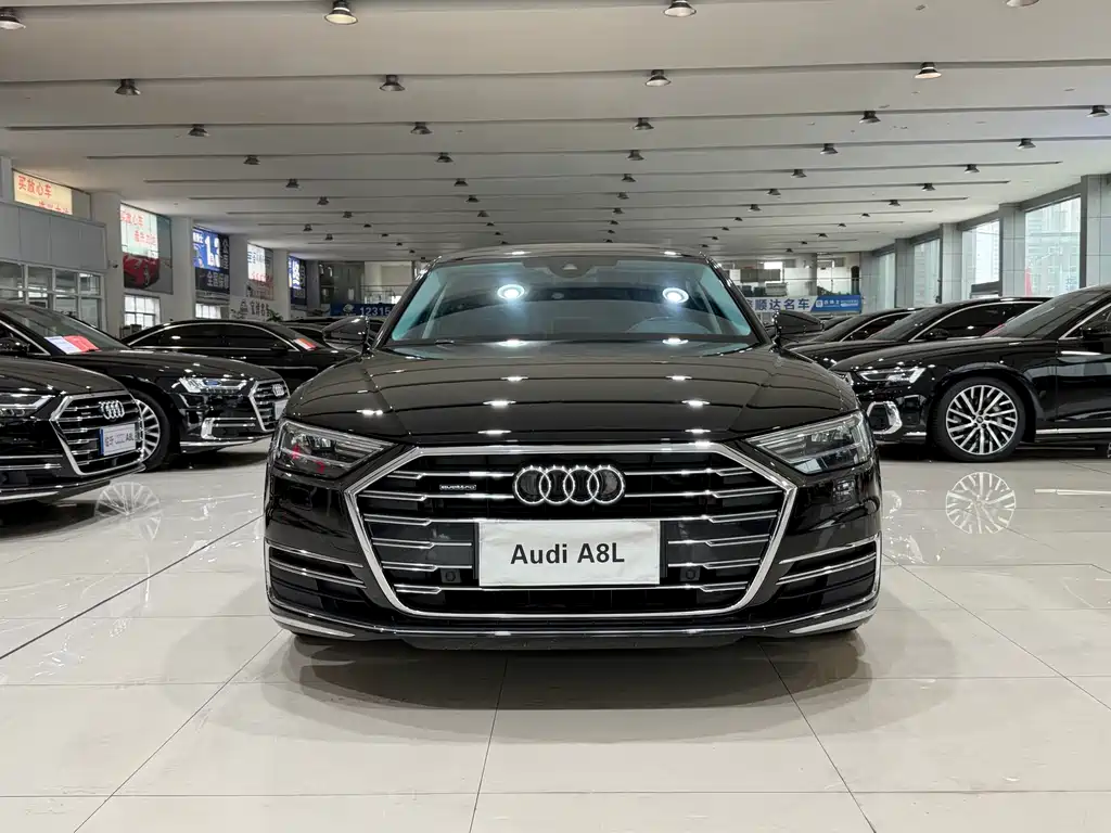 Audi A8 — фото 2
