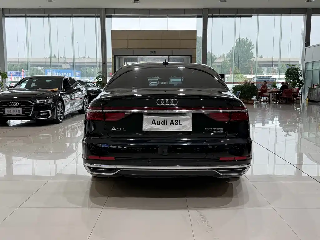 Audi A8 — фото 4
