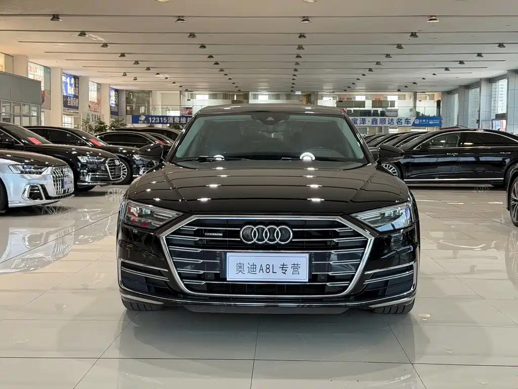 Audi A8 — фото 2