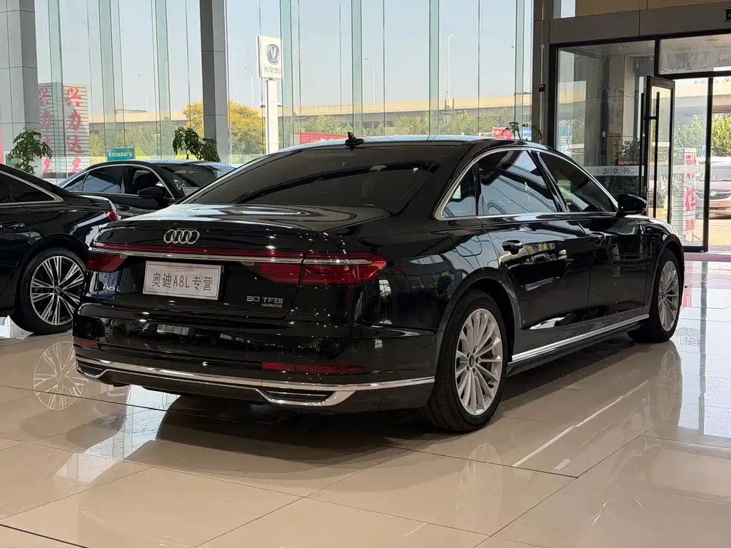 Audi A8 — фото 3