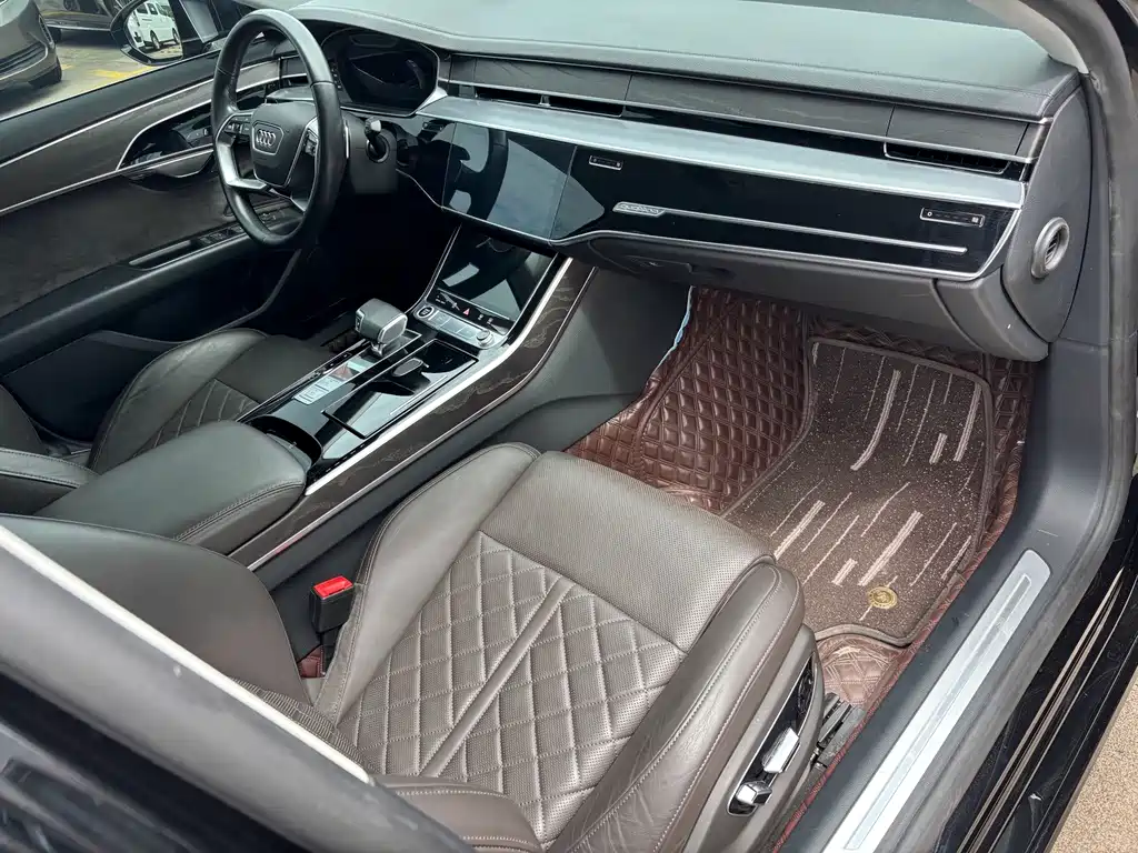 Audi A8 — фото 7