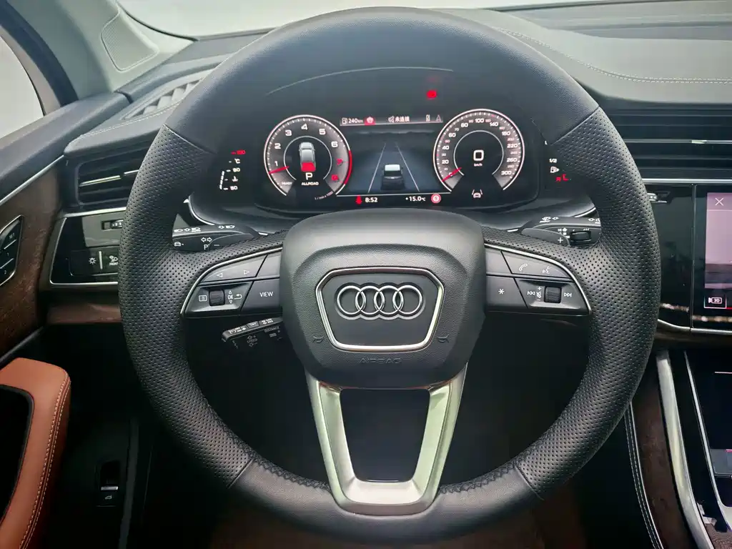 Audi Q7 — фото 13