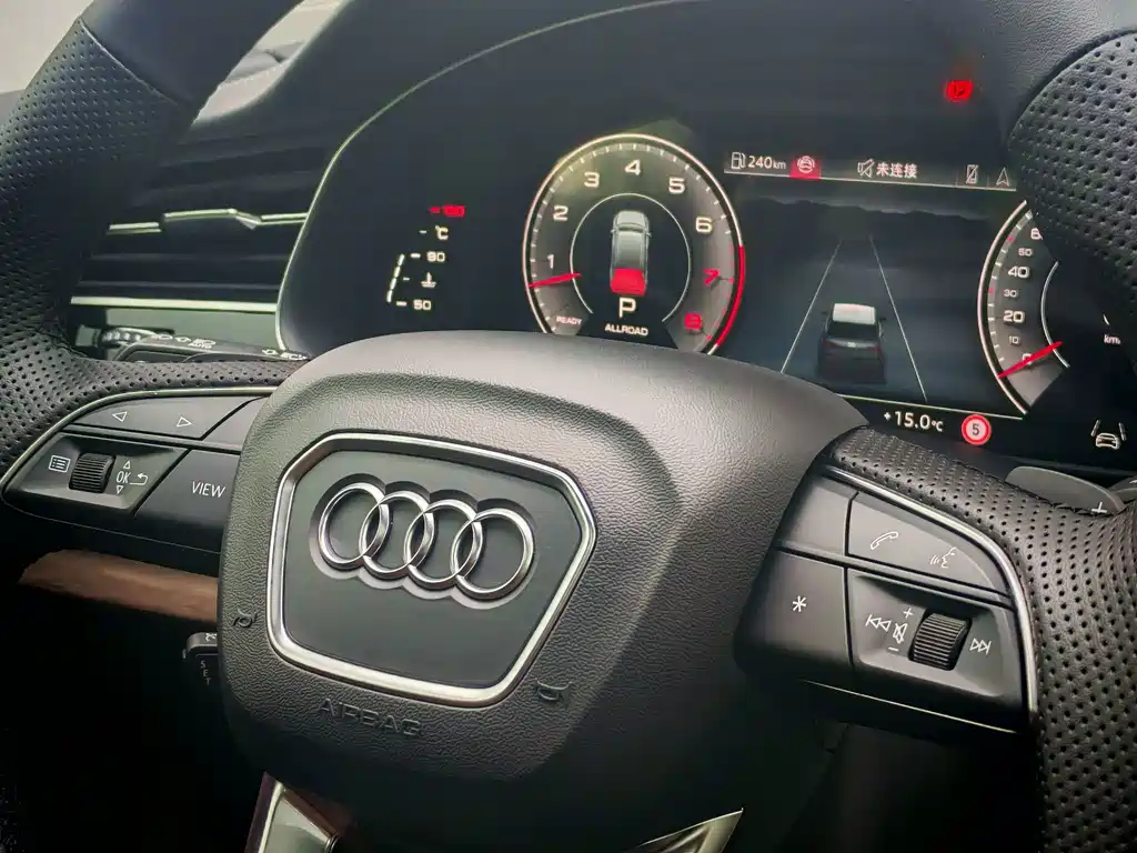 Audi Q7 — фото 14