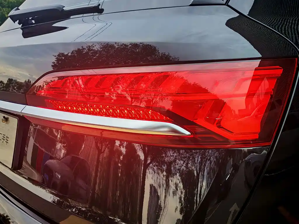 Audi Q7 — фото 30