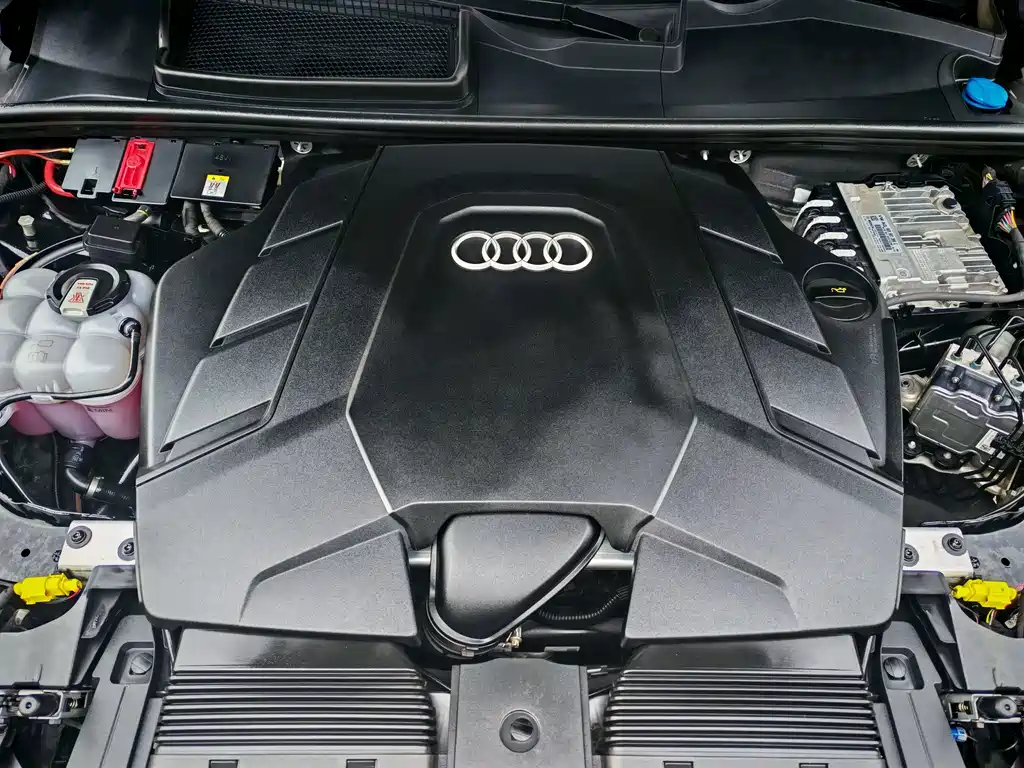 Audi Q7 — фото 32