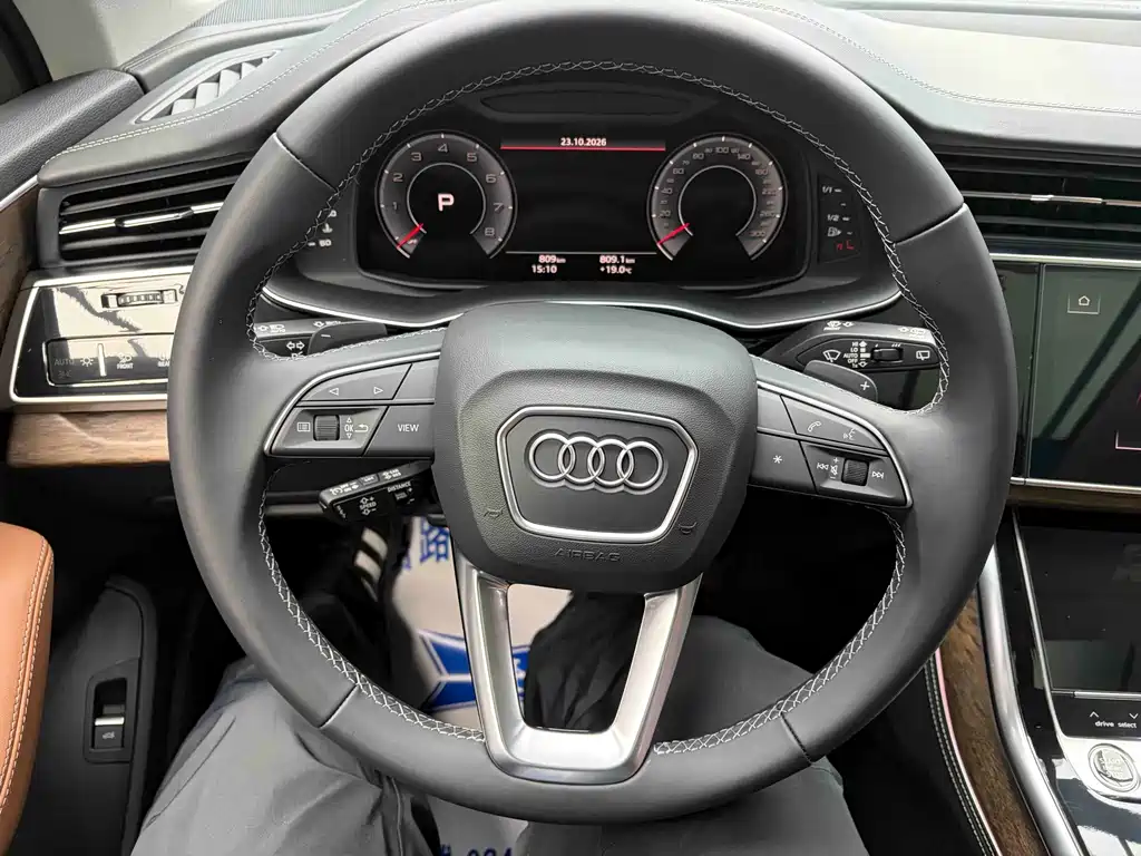 Audi Q7 — фото 10