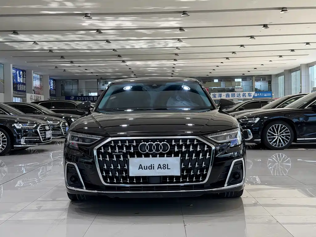 Audi A8 — фото 2