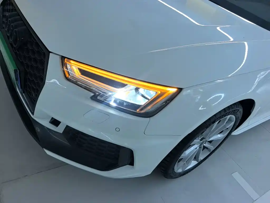 Audi A4L — фото 23