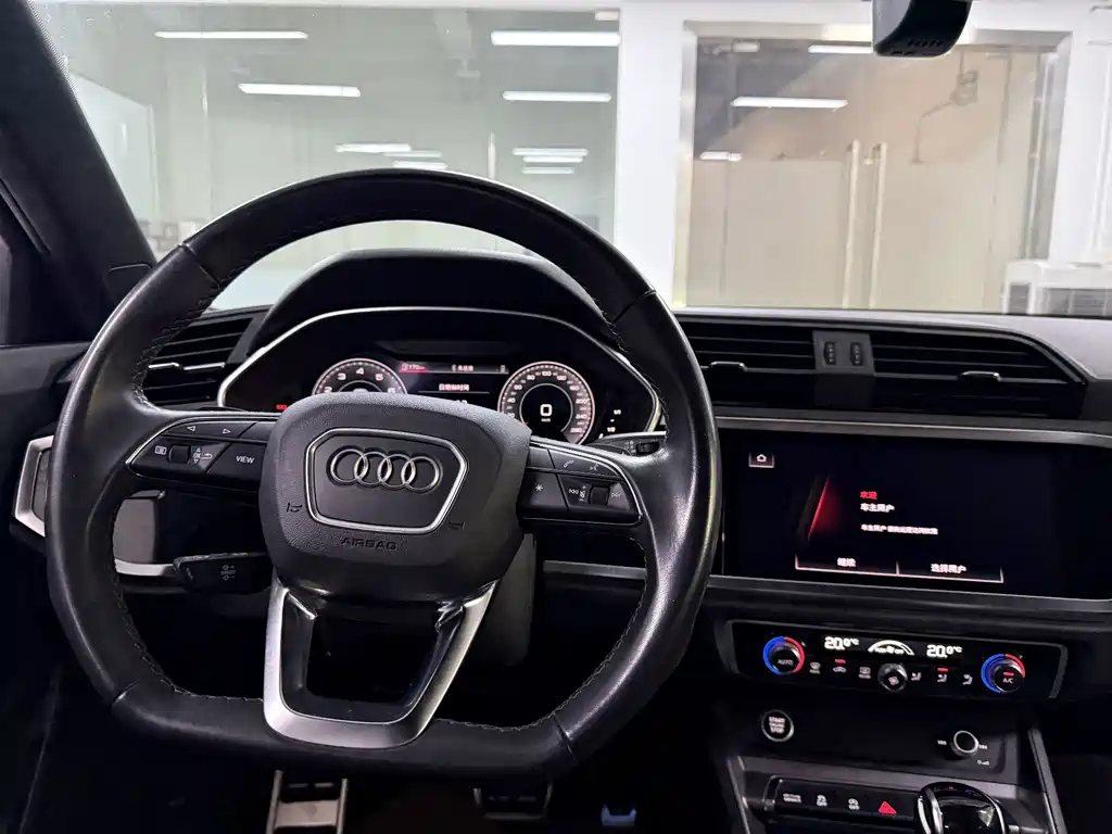 Audi Q3 — фото 18