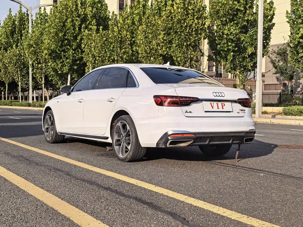Audi A4L — фото 6