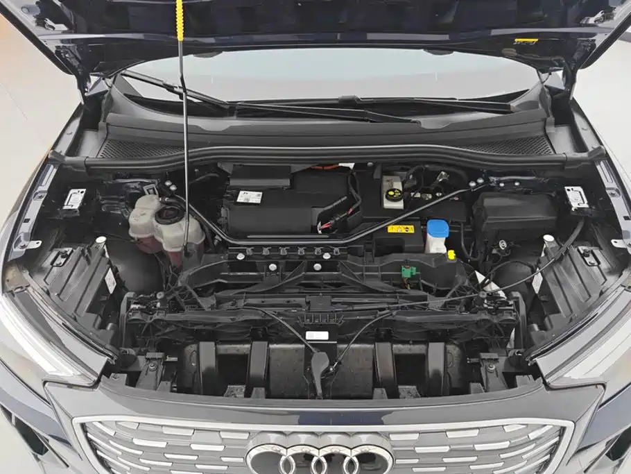 Audi Q4 e-tron — фото 10