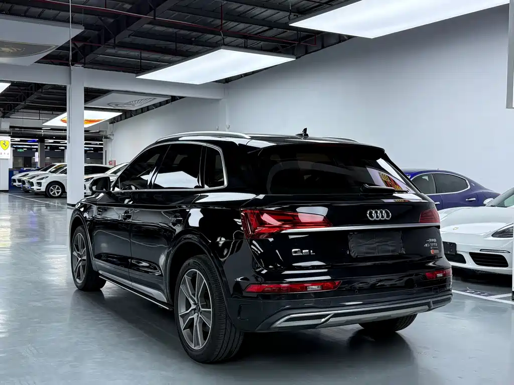 Audi Q5L — фото 22