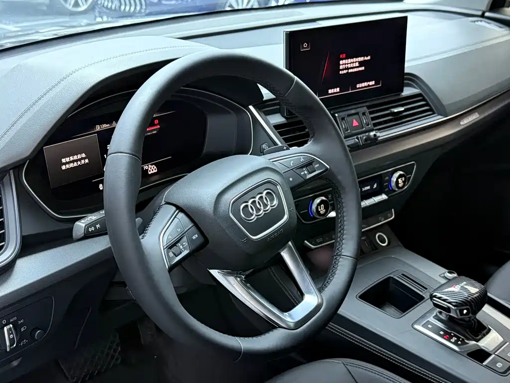 Audi Q5L — фото 6