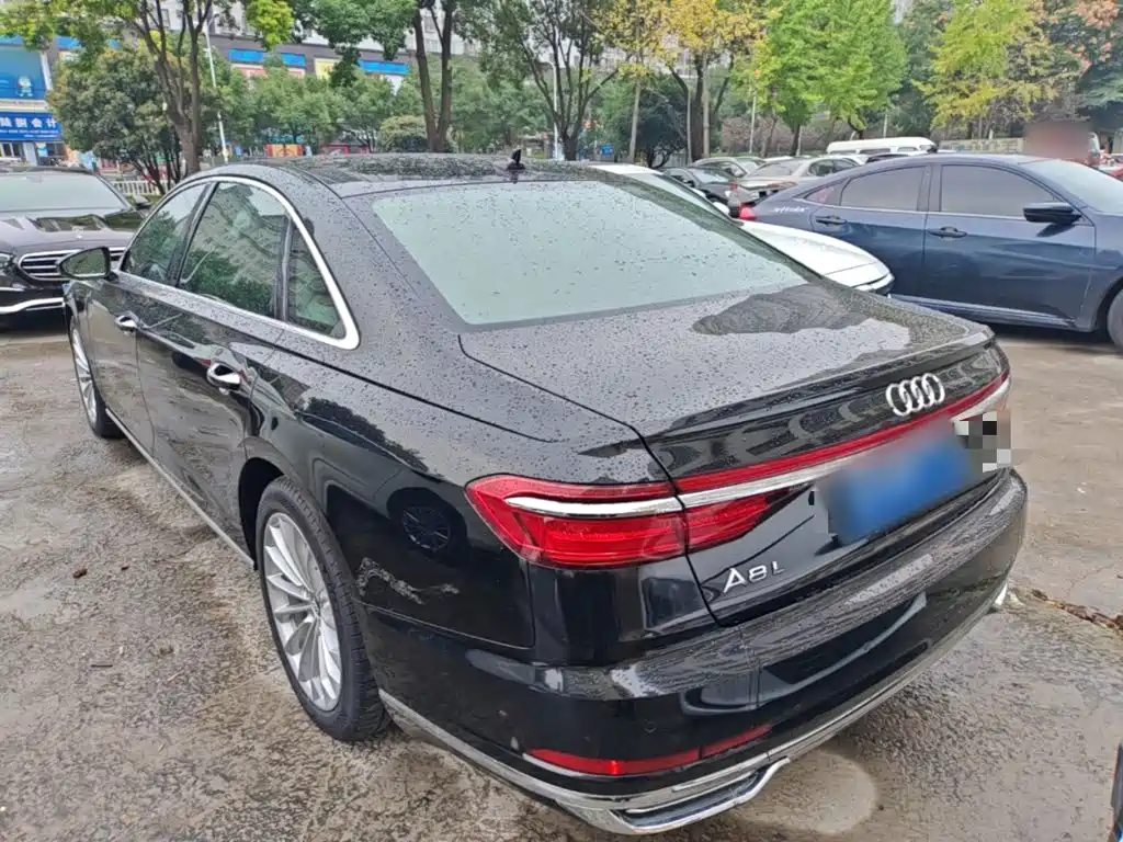 Audi A8 — фото 4