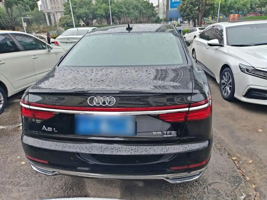 Audi A8 — фото 5