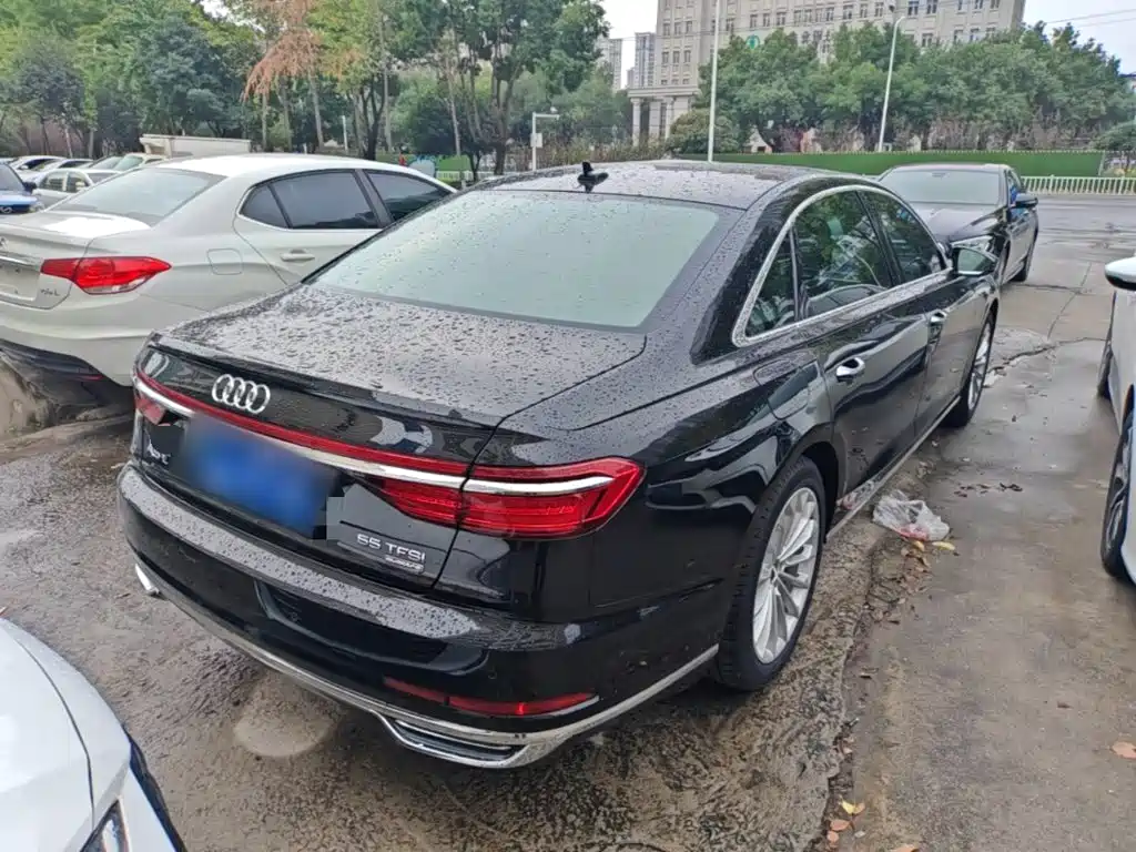 Audi A8 — фото 6
