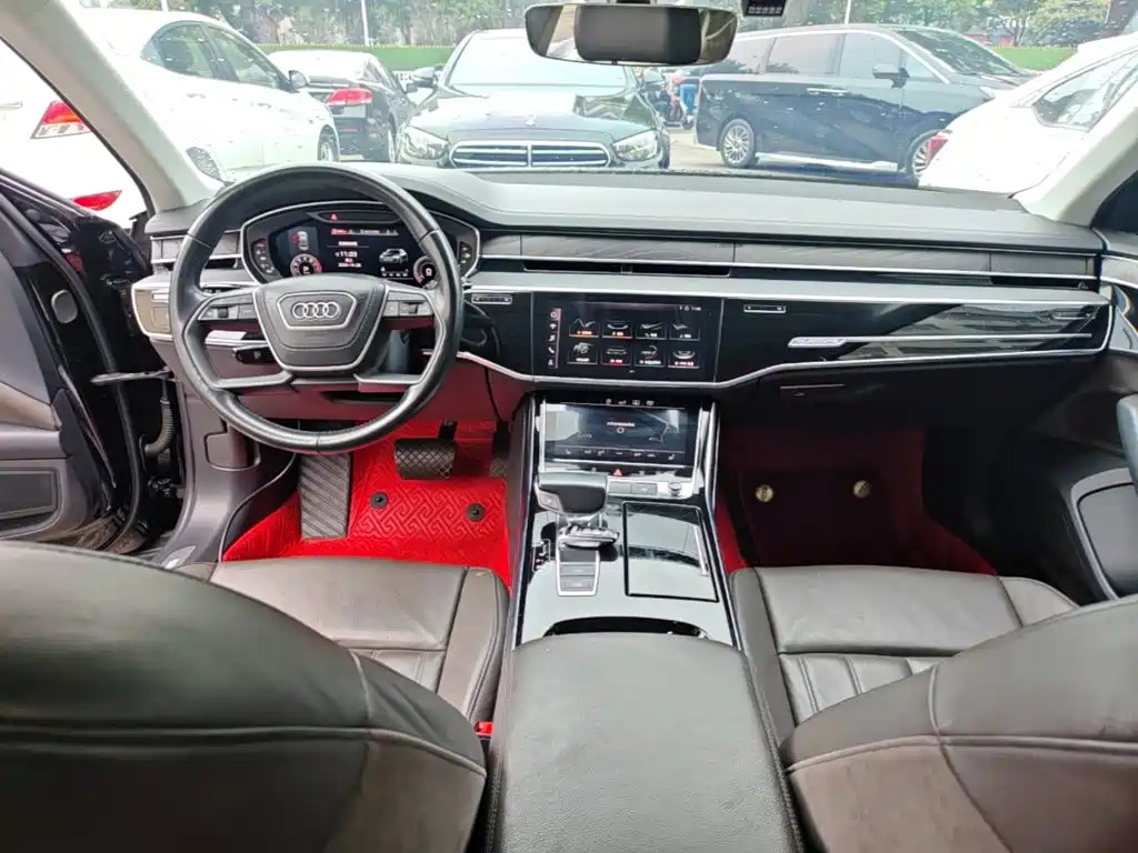 Audi A8 — фото 9