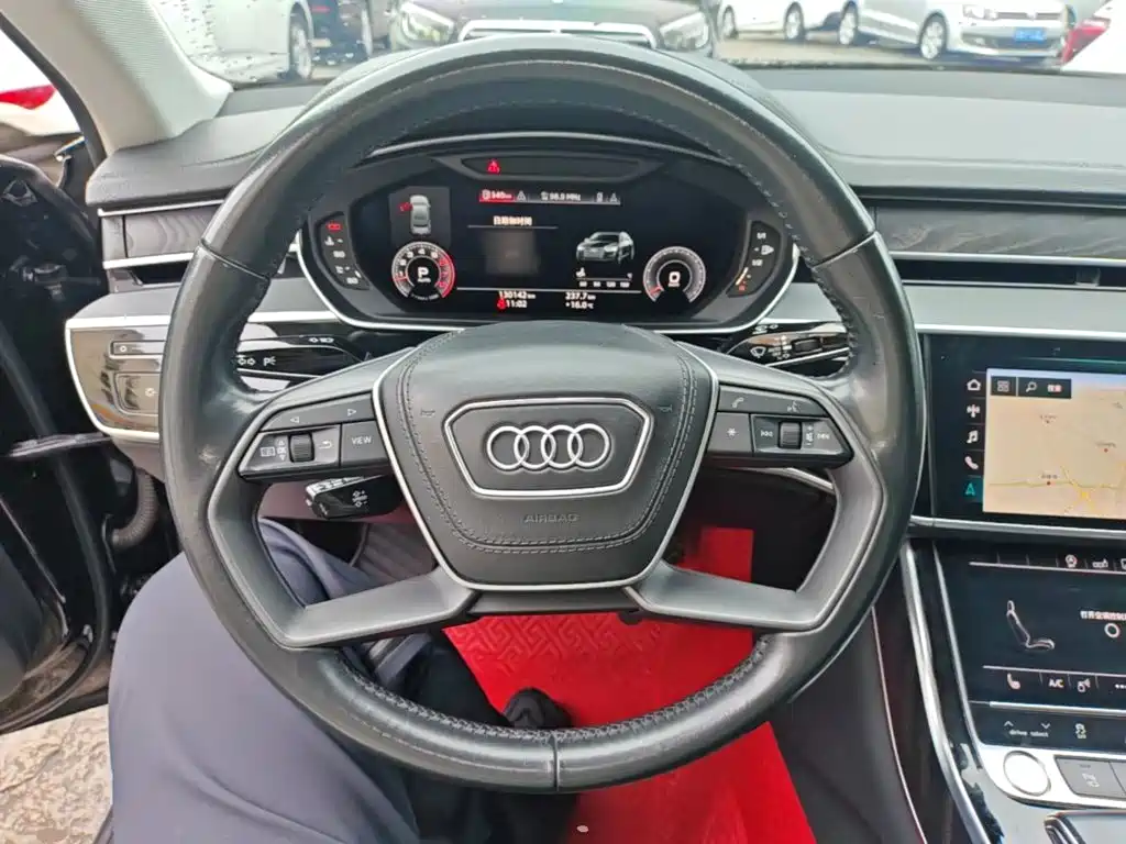 Audi A8 — фото 10