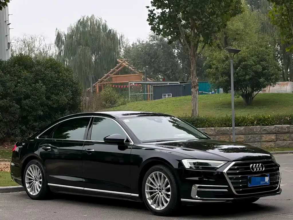 Audi A8 — фото 3