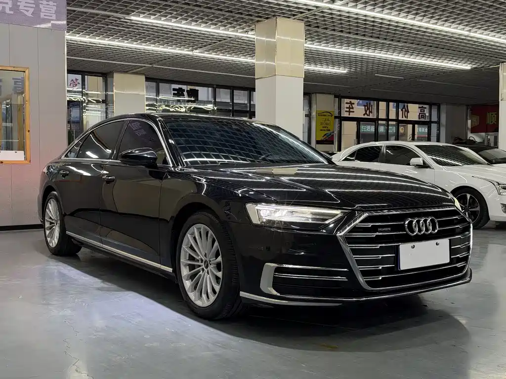Audi A8 — фото 3