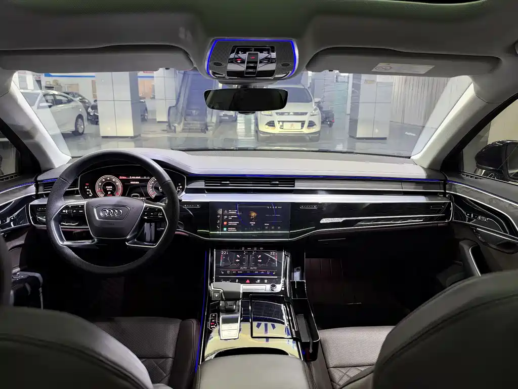 Audi A8 — фото 6