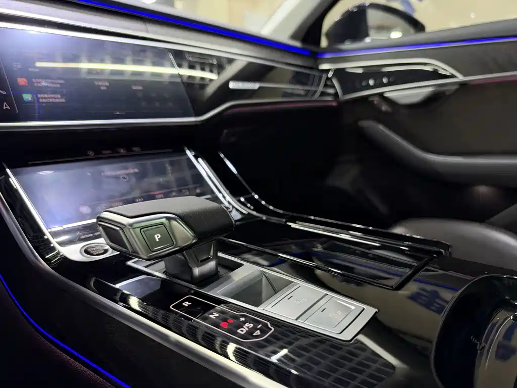 Audi A8 — фото 9