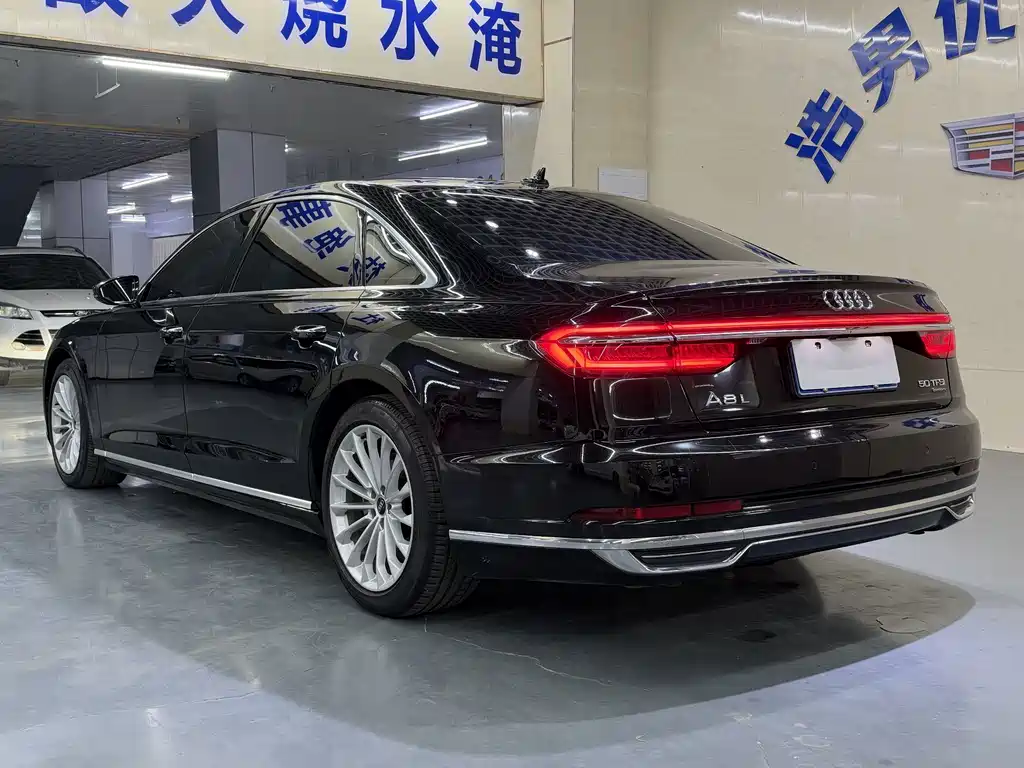 Audi A8 — фото 10