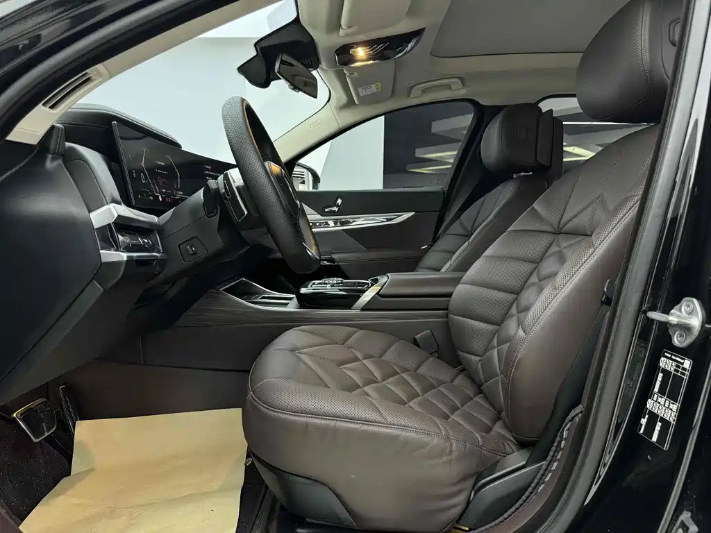BMW 7 Series — фото 11