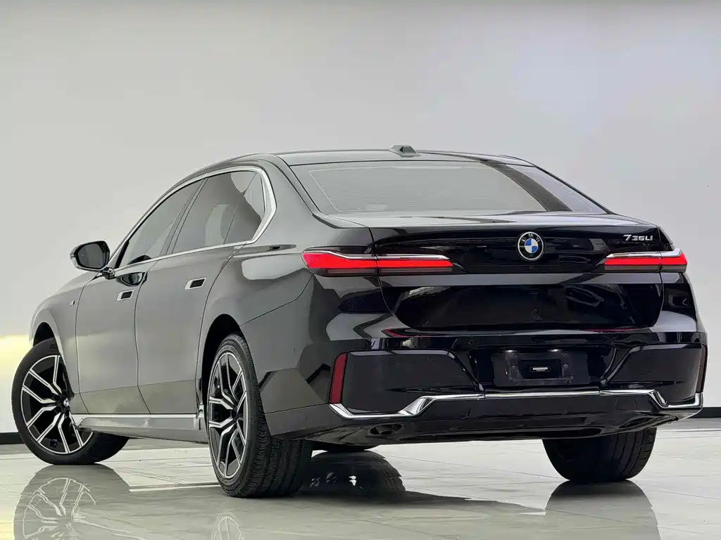 BMW 7 Series — фото 14