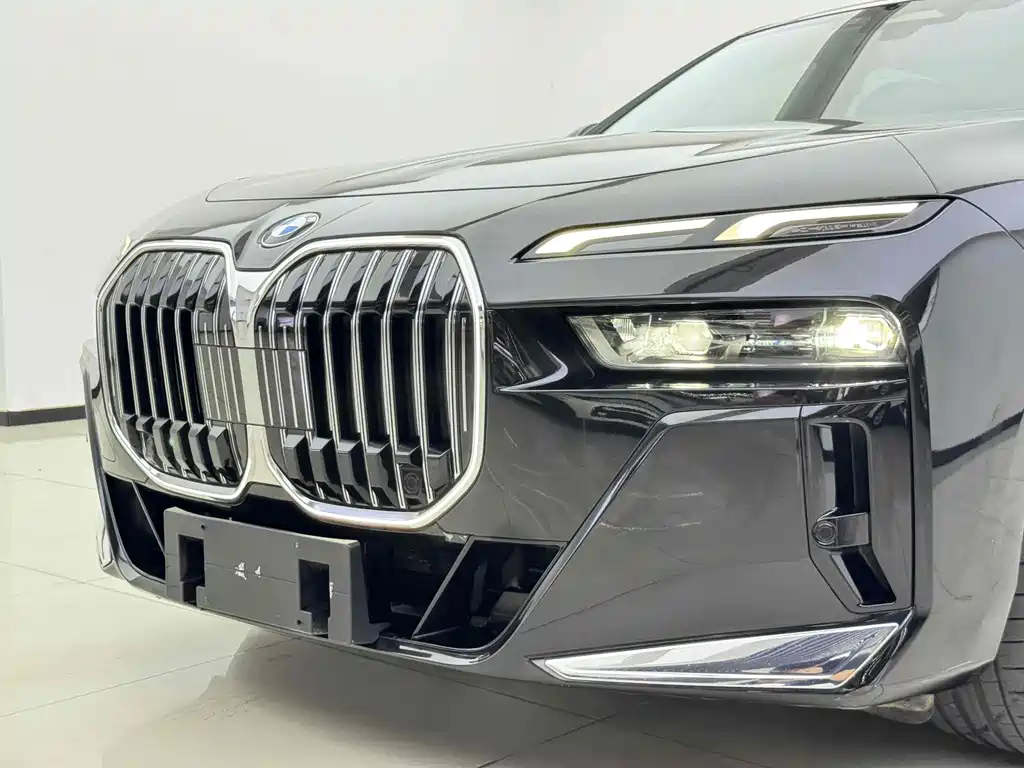 BMW 7 Series — фото 3