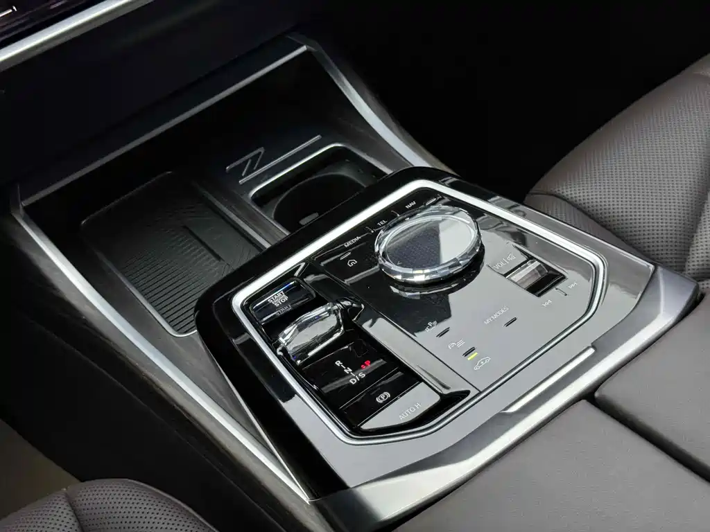 BMW 7 Series — фото 10