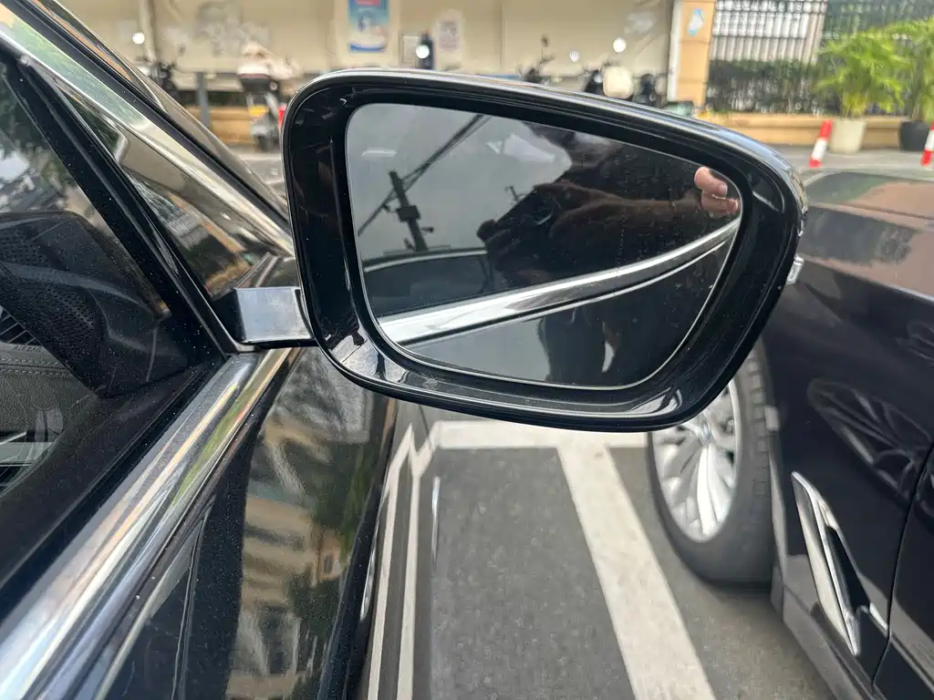 BMW 5 Series — фото 14