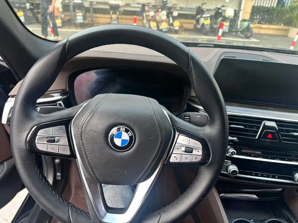 BMW 5 Series — фото 19
