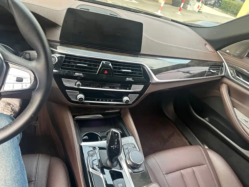 BMW 5 Series — фото 20