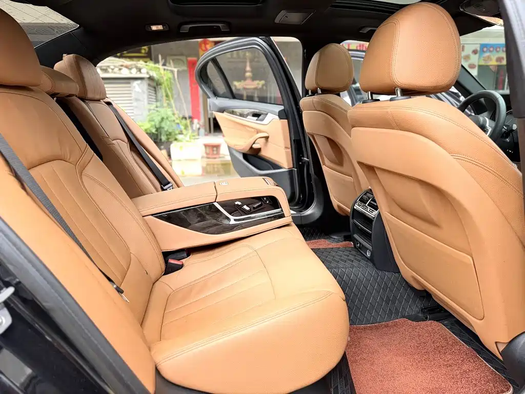 BMW 5 Series — фото 13