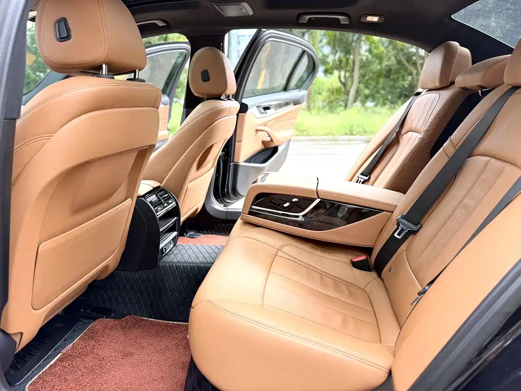 BMW 5 Series — фото 14